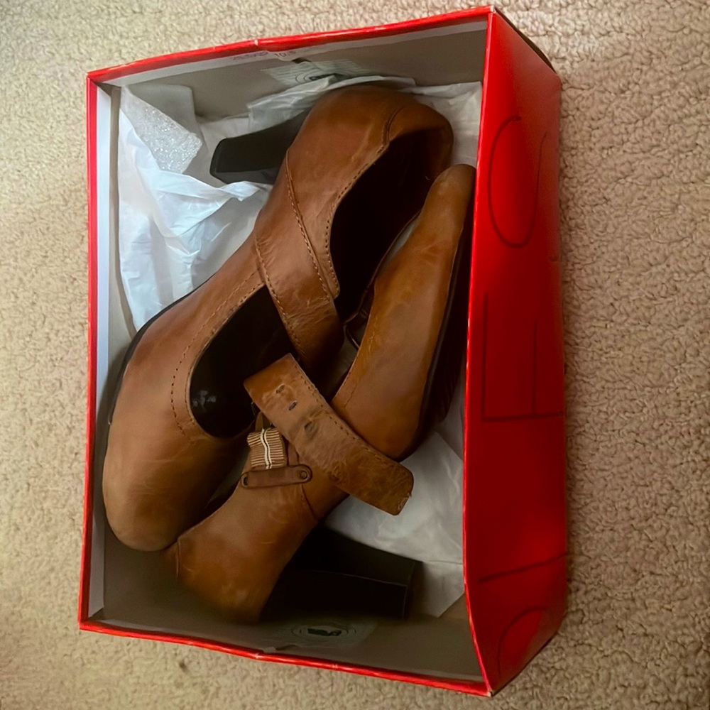 AEROSOLES Role Wheat - Dark Tan Leather